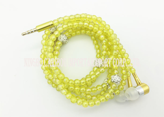 Le cuffie gialle del collo con le perle variopinte di forma della perla misura gli Smartphones
